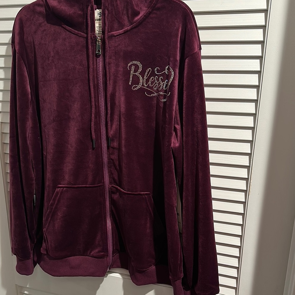 NWT In Good State Burgundy (IG) Zip Down Velour Women’s Hoodie W/Two Pockets.
